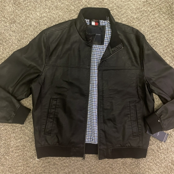 Tommy Hilfiger Men's Premium Finish Faux Leather Bomber Black Jacket Size XL - Picture 1 of 11